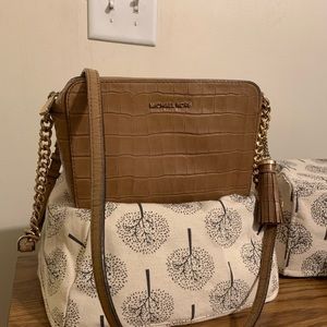 Michael kors cross body purse